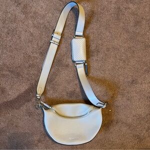 Calvin Klein Purse Handbag NWOT grey Crossbody With Zipper Compartment In Strap